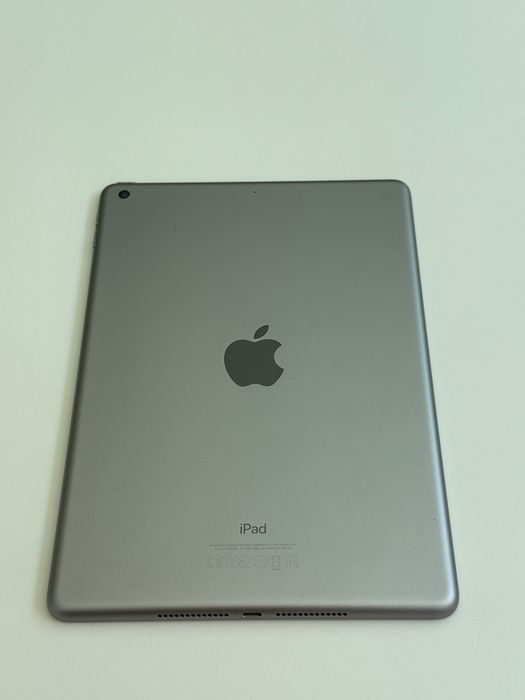 Apple iPad 5.ª Geração 32GB Wi-Fi Space Gray + Capa