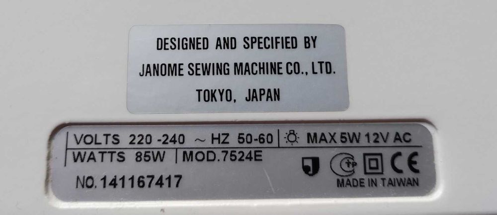 Швейная машина Janome 7524E.