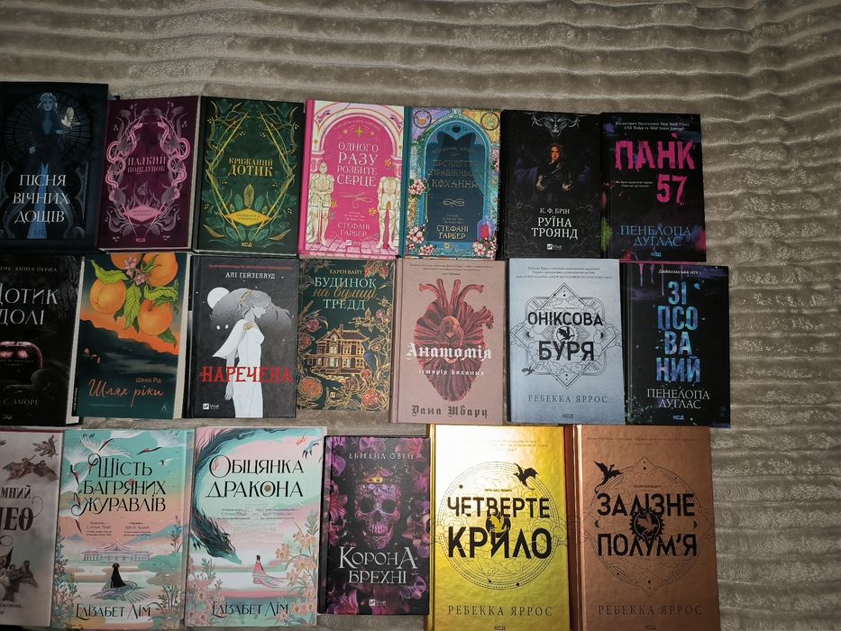 Набір книг( в ідеальному стані)