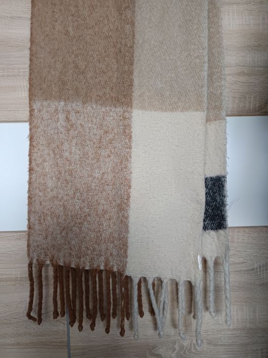 Szalik w kratkę, krata,długi, gruby , z frędzlami