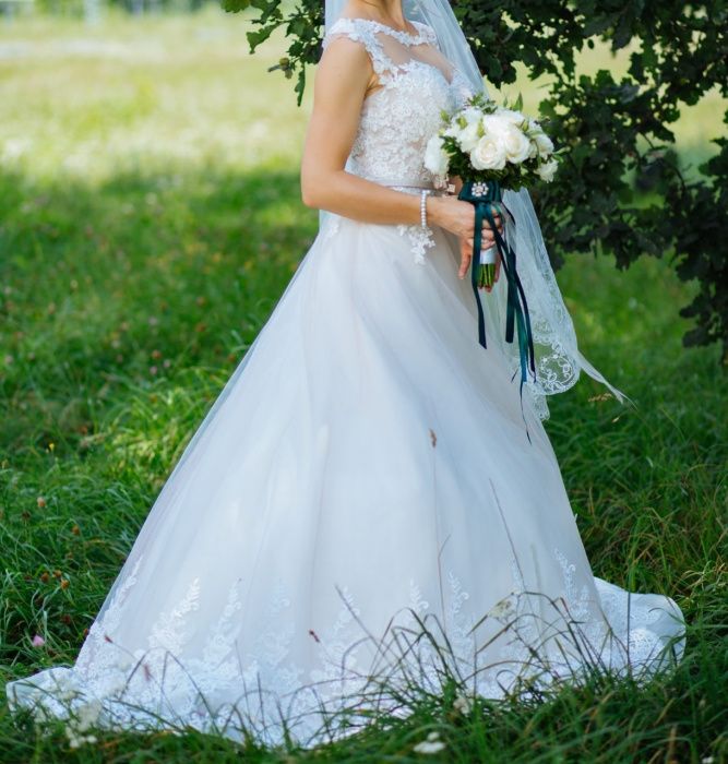 Весільна сукня (жіноча)