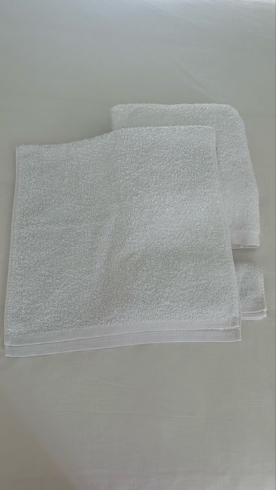 Conjunto de toalhas 100% algodão com letra “D” bordada