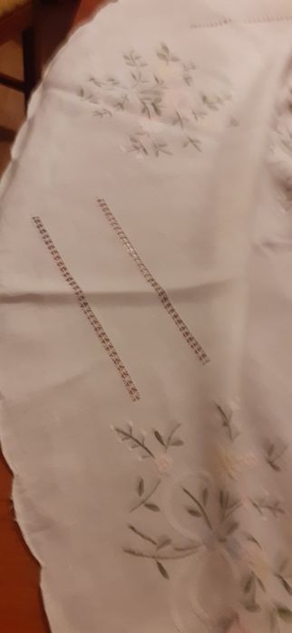 Encantadora Toalha de Linho Bordados Manuais