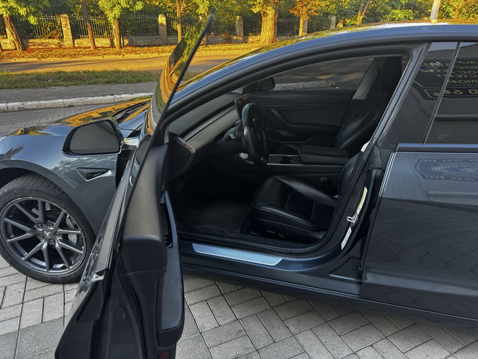Продам TESLA 3 LONG RANGE 2018