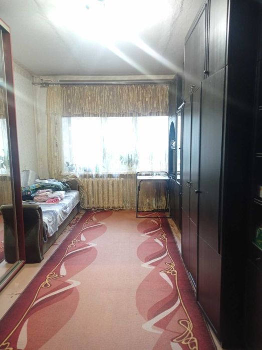 продам трехкомнатную квартиру, ул. Тополина