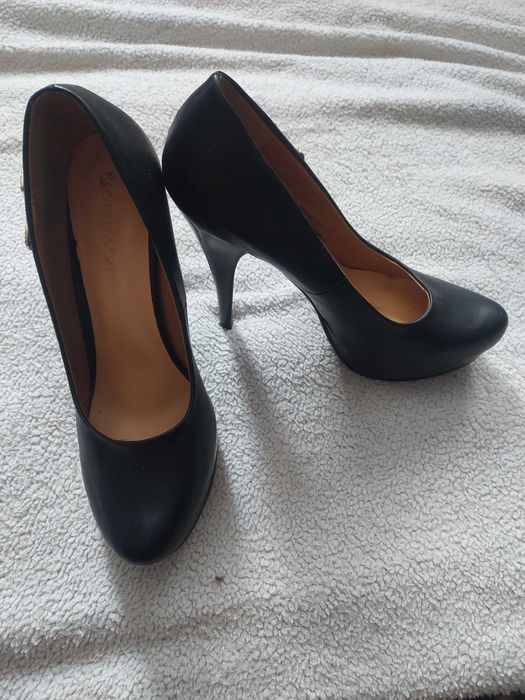 Туфлі чорні на каблуку