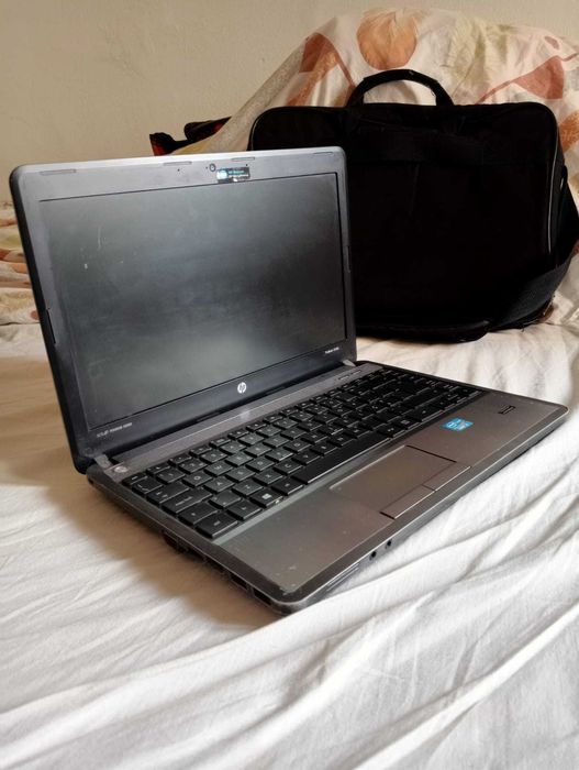 Portátil HP antigo avariado para aproveitamento de peças.