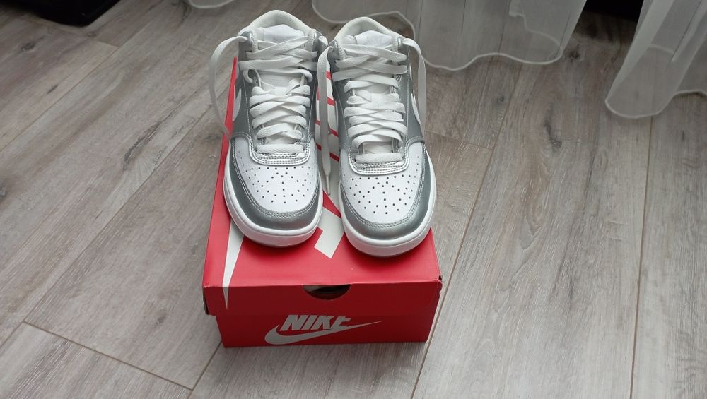 Кроссовки Nike  оригинал.