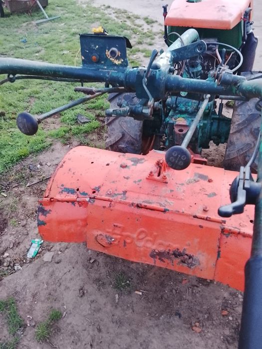 Trator de 18 cv com novo