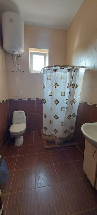 Продается новый дом с террасой \ возле . воды \.