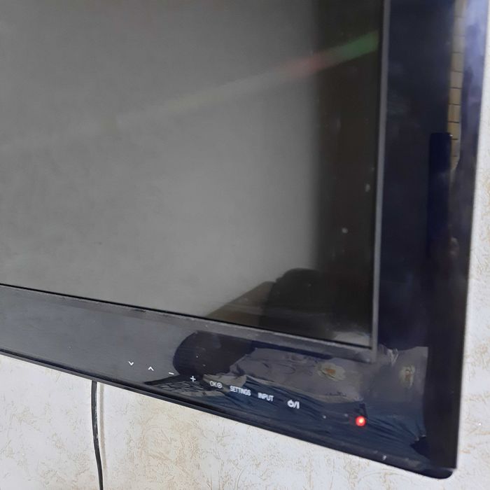 Телевизор LG большой+кронштейн металический