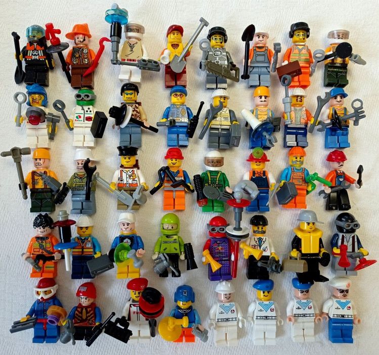 Деталі лего -  аксесуари, зброя, їжа та багато іншого