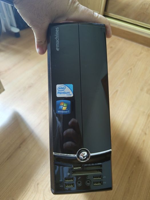 Computer + Monitor64575426374529122