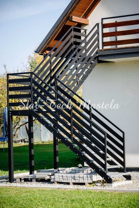 Schody metalowe zewnetrzne