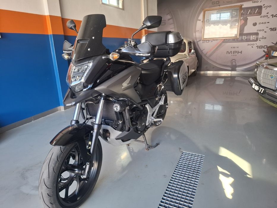 Honda Nc 750X muito  equipada