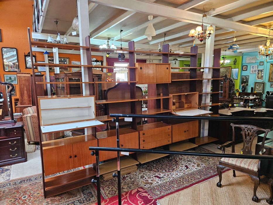 Enormíssimo estante vintage - Algumas marcas de uso