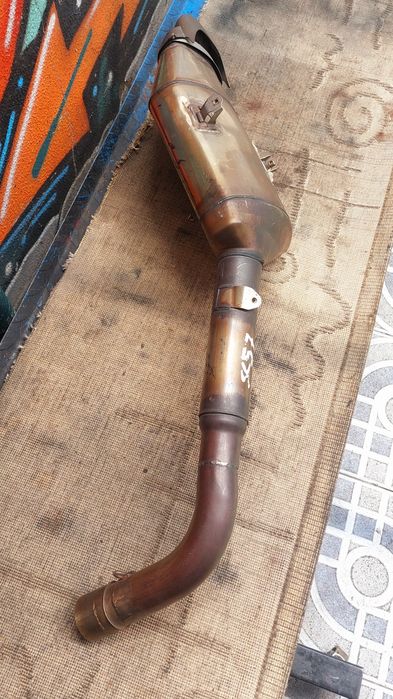 Escape original honda cbr 600rr..  Em exelente estado..