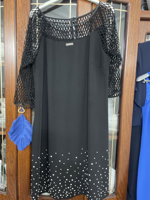 Czarna w koraliki sukienka