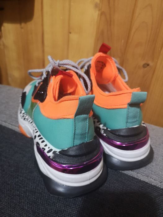 Modne buty sportowe damskie