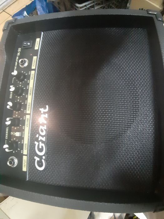 Amplificador de guitarra 27 W