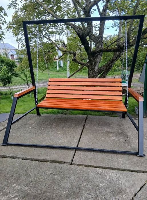 Садова гойдалка в стилі лофт