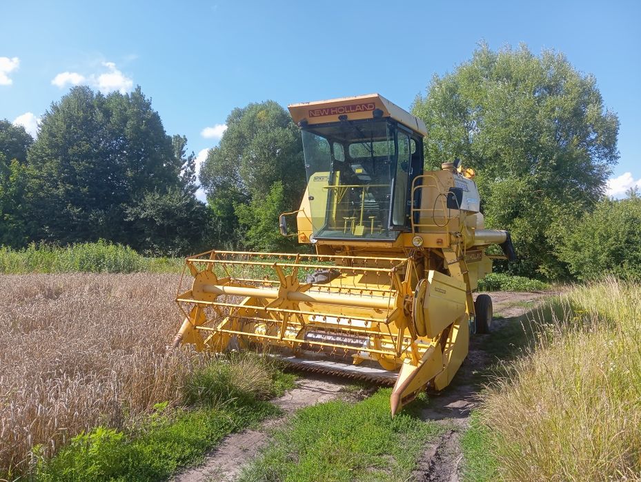Комбай New Holland 8030