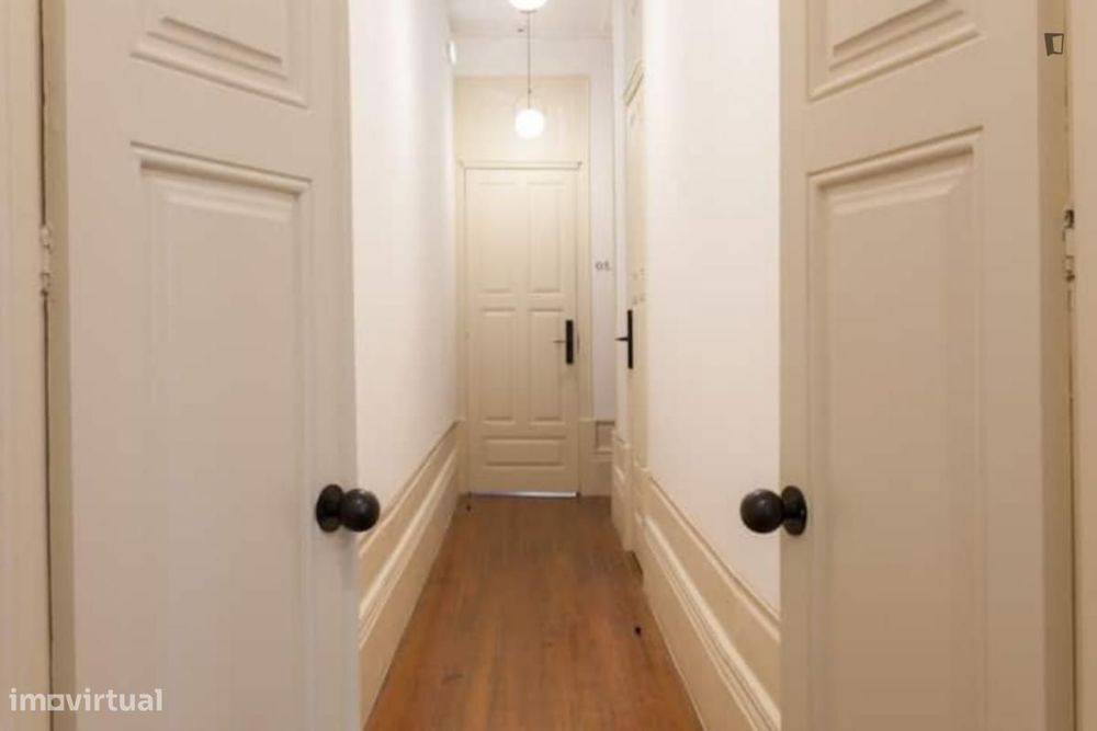 Quarto - localizado em Massarelos Porto