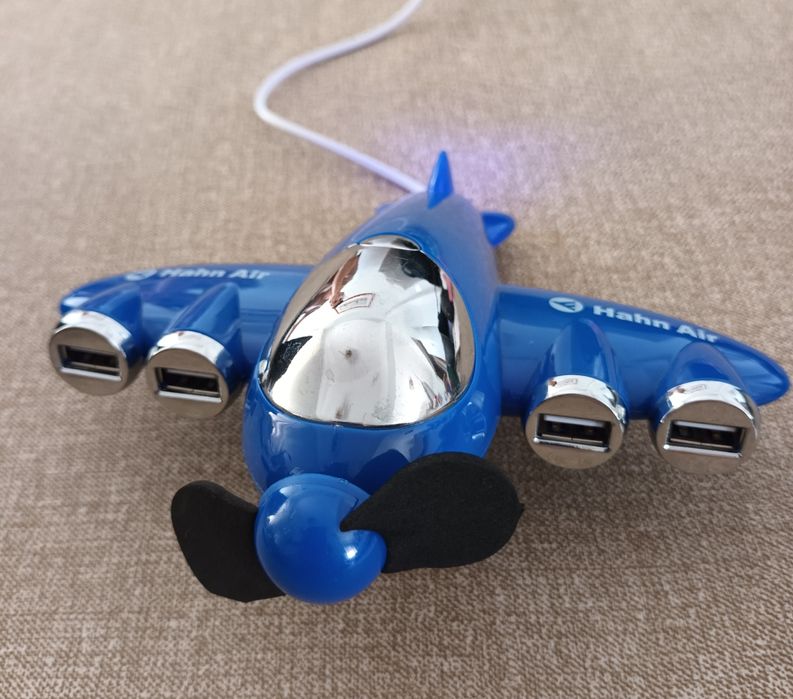 USB Fan with 4-Port USB Hub64172213184003120