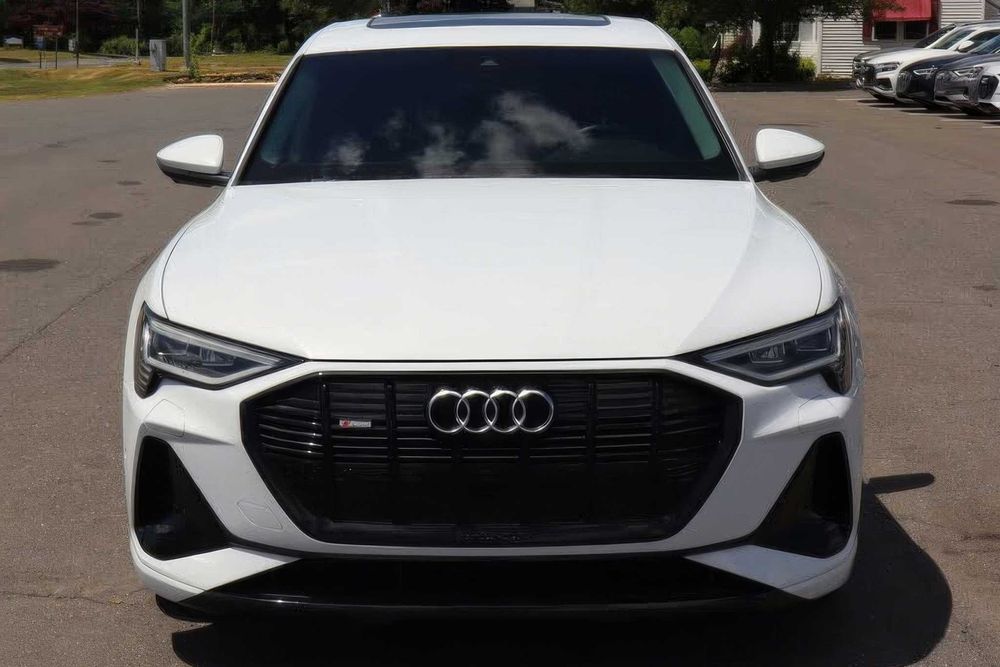 Audi E-Tron      2022