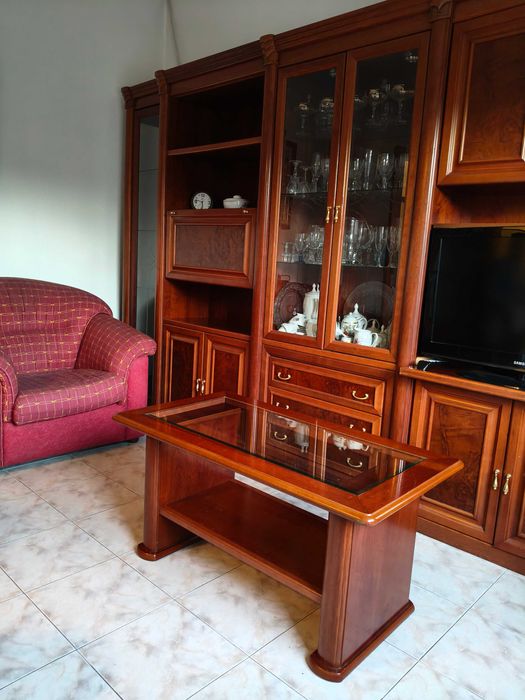 Móvel de sala com vitrine