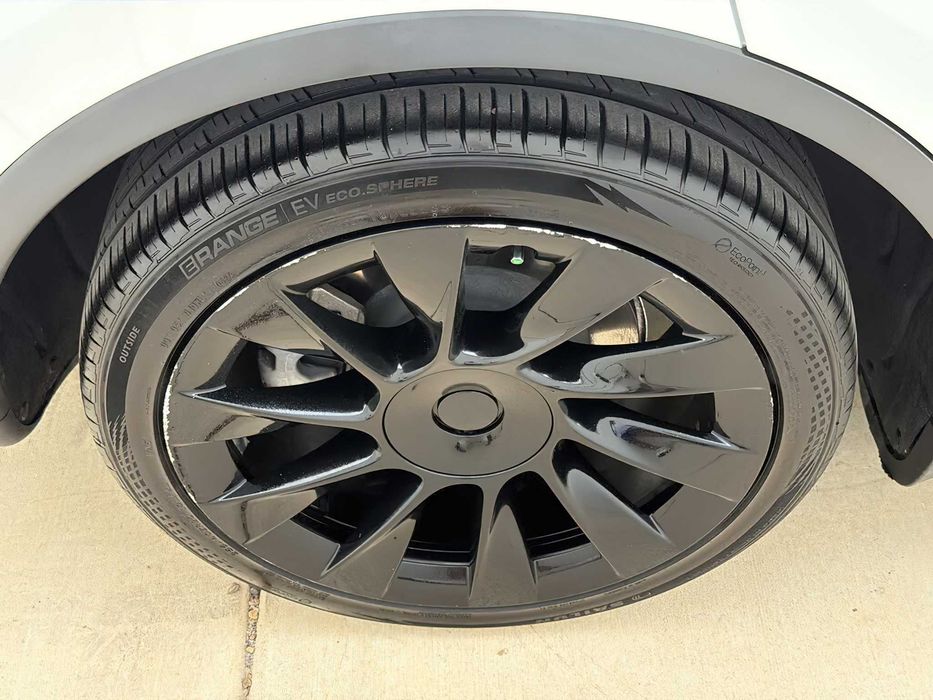 Tesla Model Y      2020