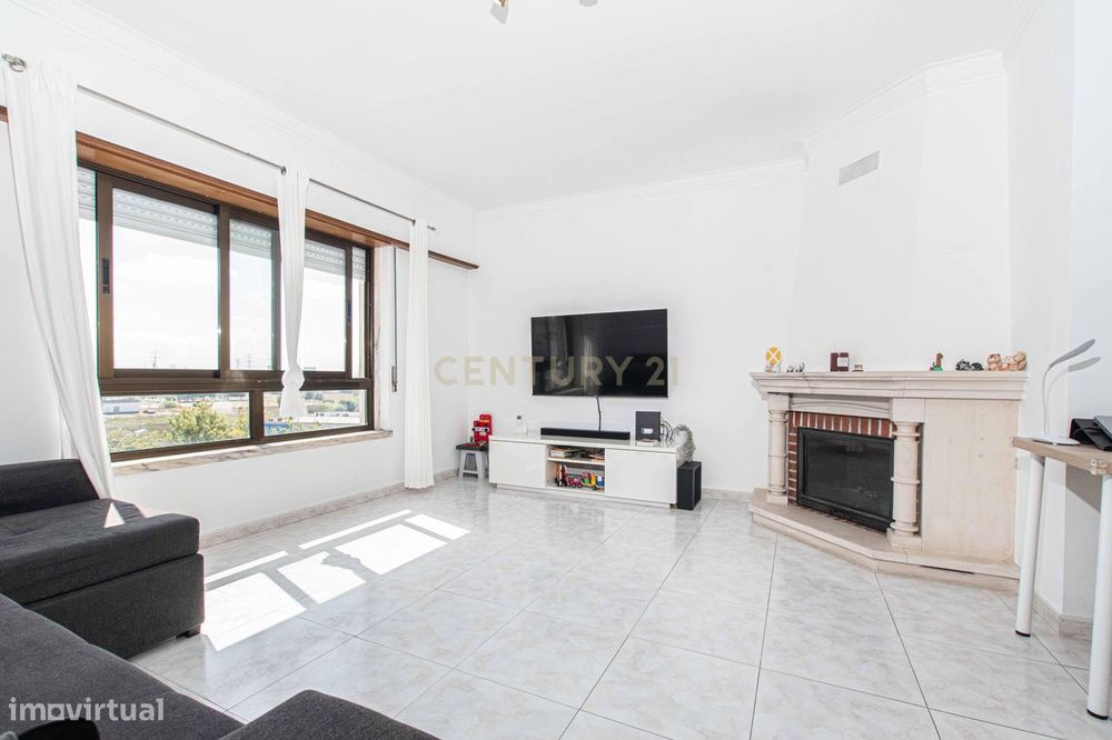 T2 Apartment | Carregado