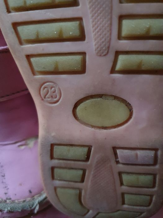 Отдам розовые детские ботиночки