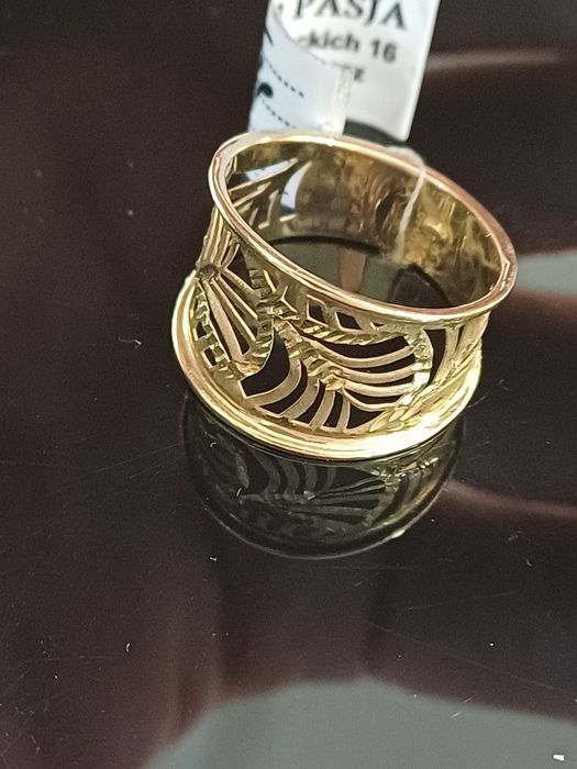 Złoty pierscionek szeroki ażur