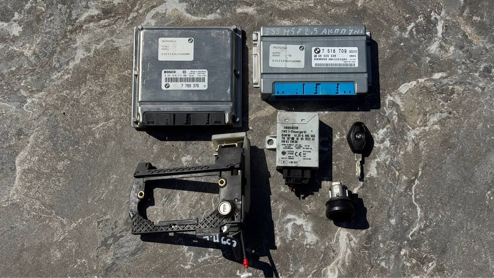 Комплект мозгів ЕБУ  Е39 М57 2.5 АКПП автомат 2 блока евс личинка з ключом личинка дверей комплект мозгів ебу м57 е39 2.5 акпп