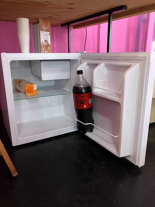 Frigorífico Mini Bar KUNFT KMB9119 WH 45L - 50 cm - Branco - SEMI NOVO