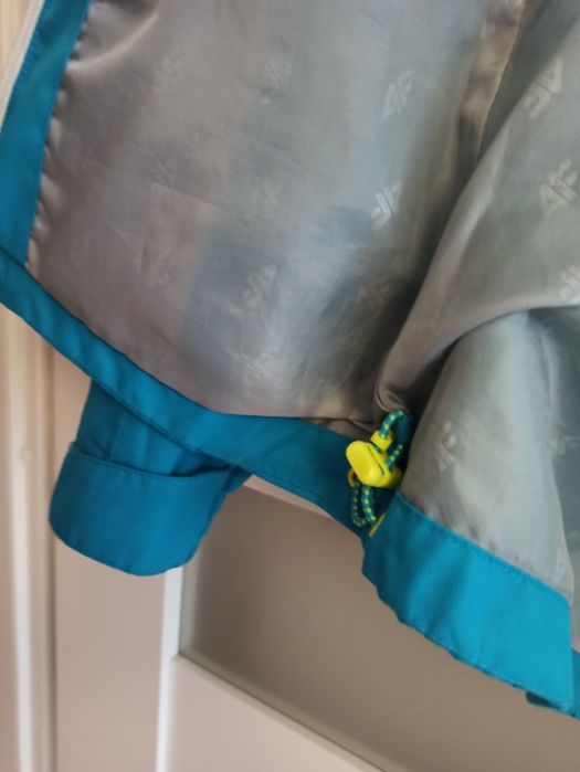 Damska kurtka 4F Aquatech 3000 rozmiar XS (158-164)