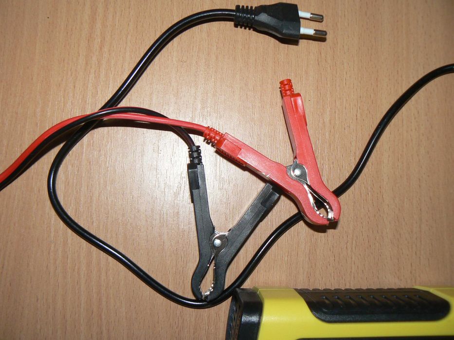 Зарядное устройство Foxsur 12V 4-100Ah 5A FBC1205D