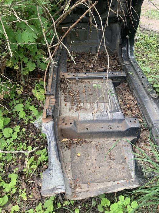 Четверть передняя правая нисан  лиф 2012 год