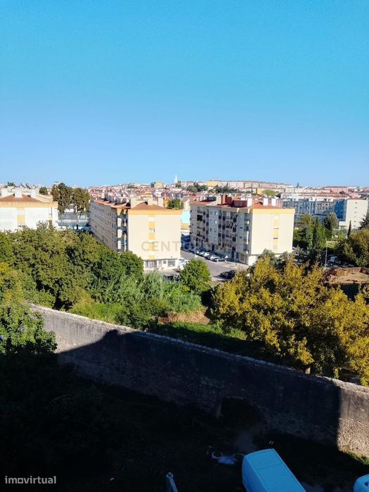 Vista Panorâmica, Central, Excelente Estado De Conservação, Muito Lumi