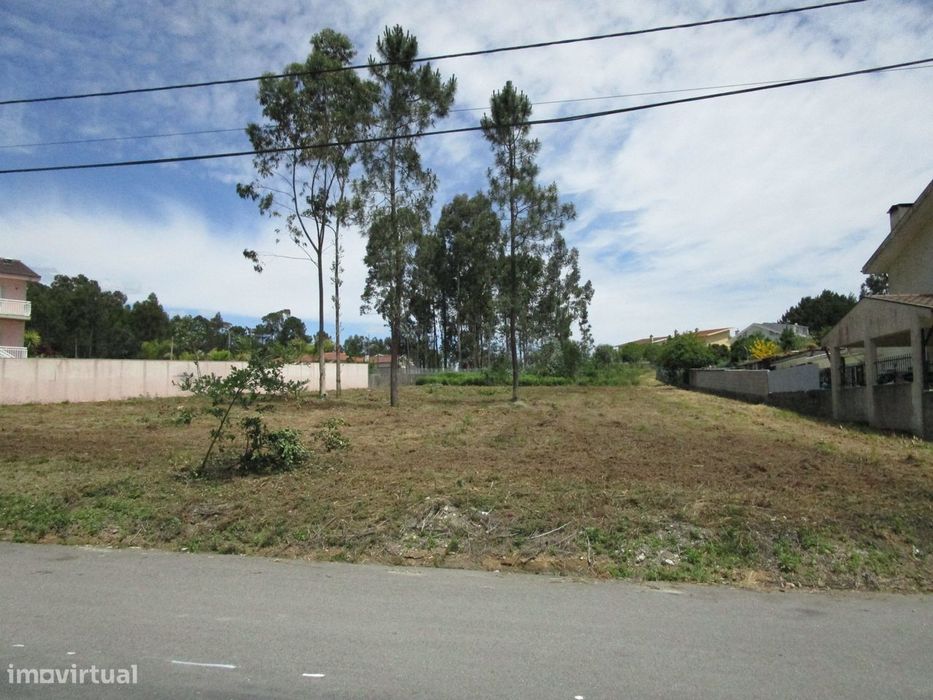 Terreno urbano para construção de moradia de 4 frentes, Argoncilhe