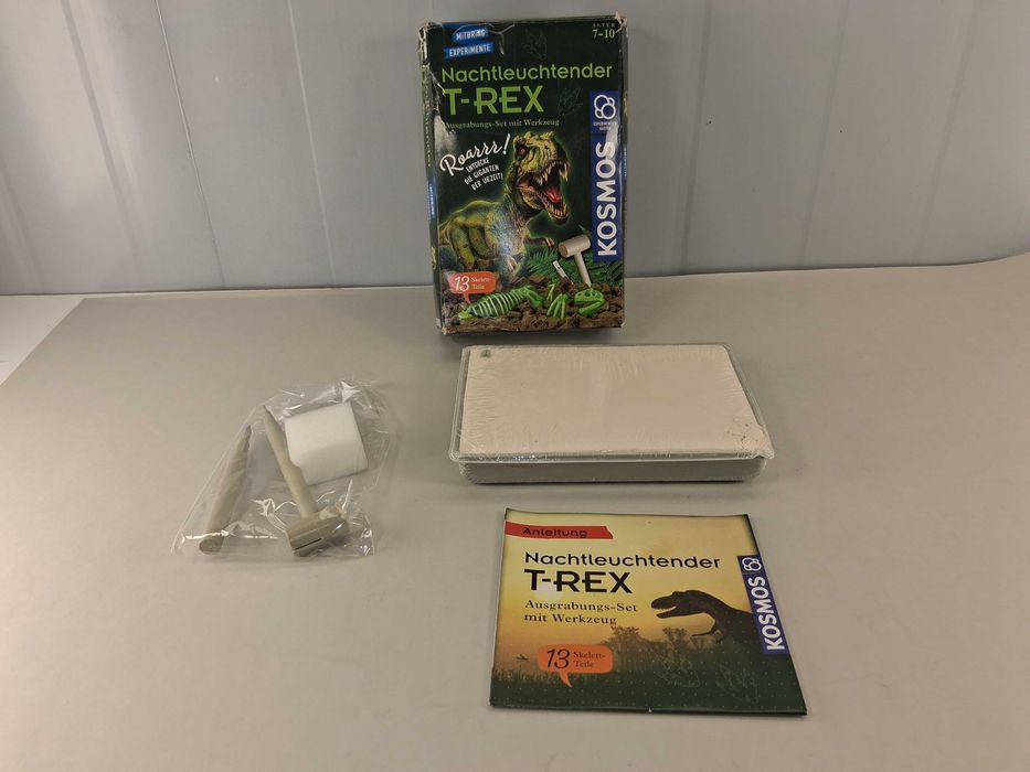 N160 Zestaw Kosmos T-Rex Świecący W Ciemności Wykopaliska Dinozaur