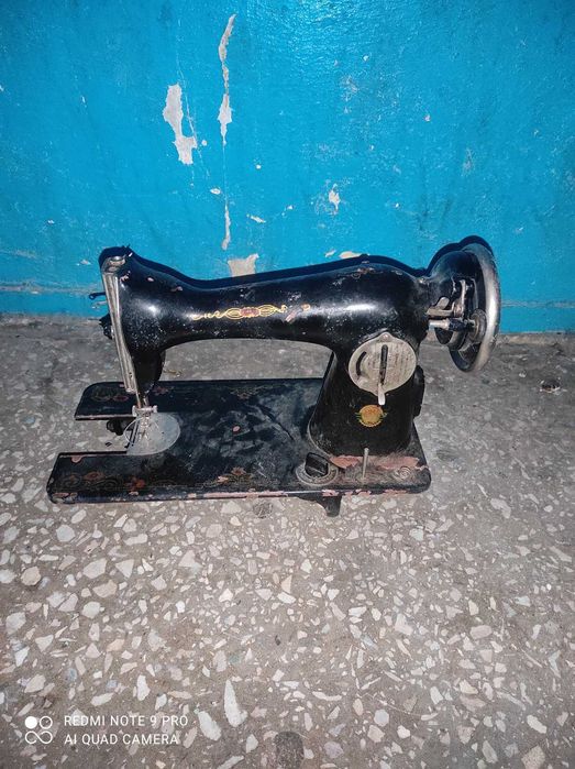 Продам швейную машинку