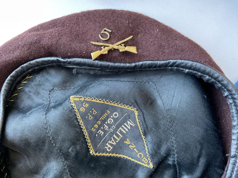 Boinas antigas militares da força aérea e exército