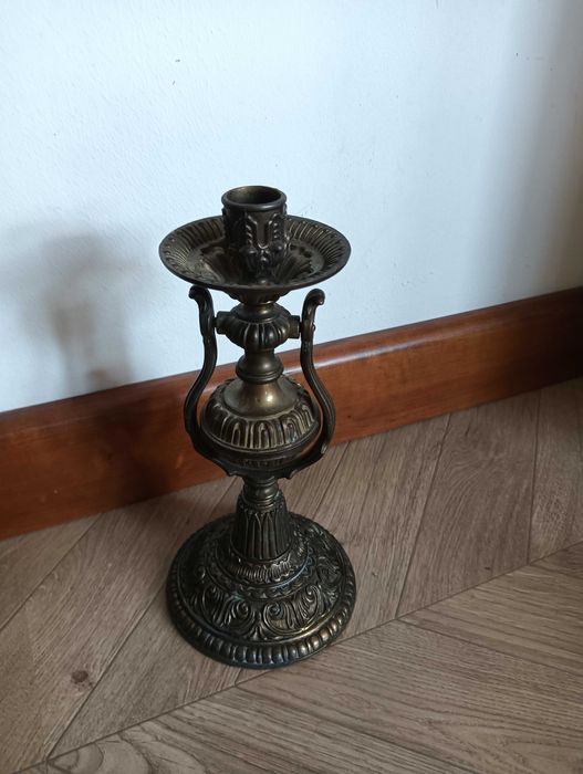Świecznik metalowy stojący wiszący obrotowy na wysoką świeczkę