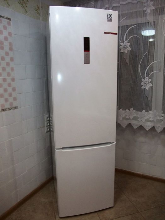 Холодильник Bosch KGE39XW