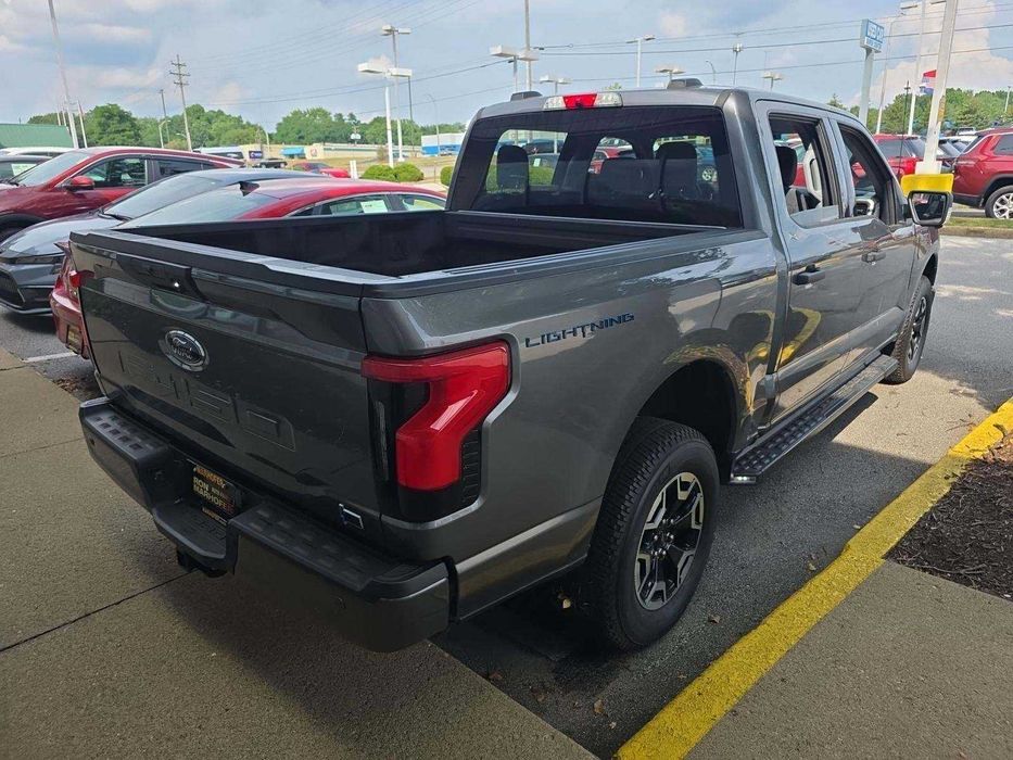 2023 Ford F-150 Lightning XLT електричний пікап