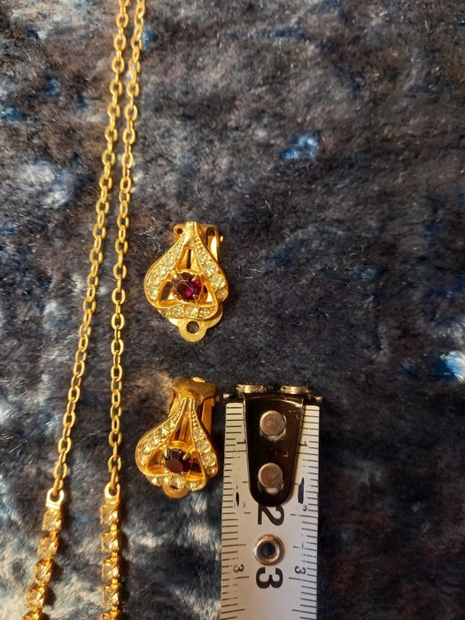 Набор бижутерии в идеальном состоянии дешево