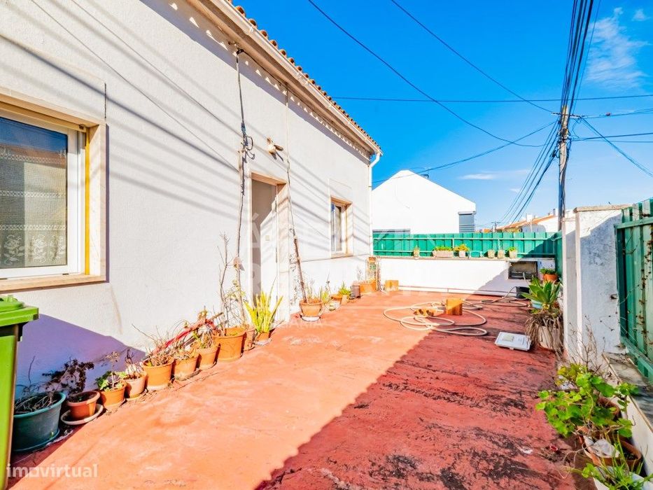 Andar De Moradia T3 Com Terreno Em Vale Milhaços