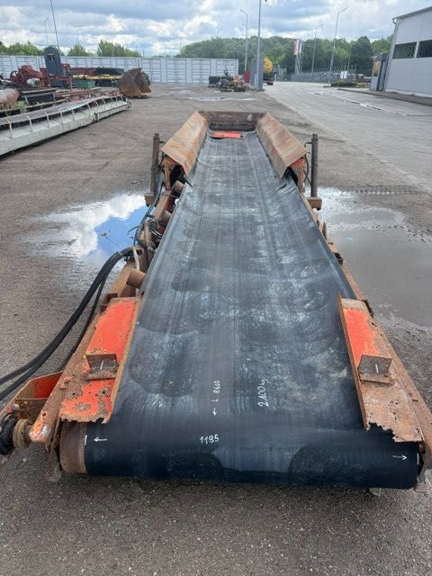 taśma zdawcza materiału z napędem hydraulicznym finlay 693